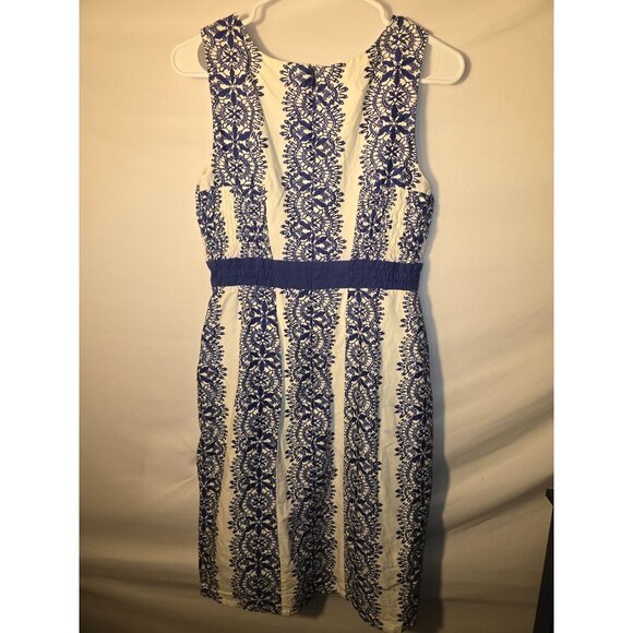 Ruby Belle Stunning Dress White Blue Pattern Womens SIze 8 Medium Sheath Midi - Picture 4 of 4